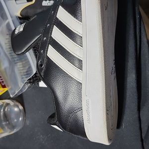 Adidas cloud foam size 8 women's court shoe